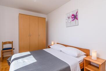 Family-friendly apartments with swimming pool Trogir - 16509