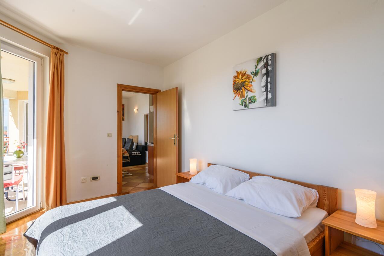 A-16509-b - Private accommodation - Family friendly apartments with a swimming pool Trogir