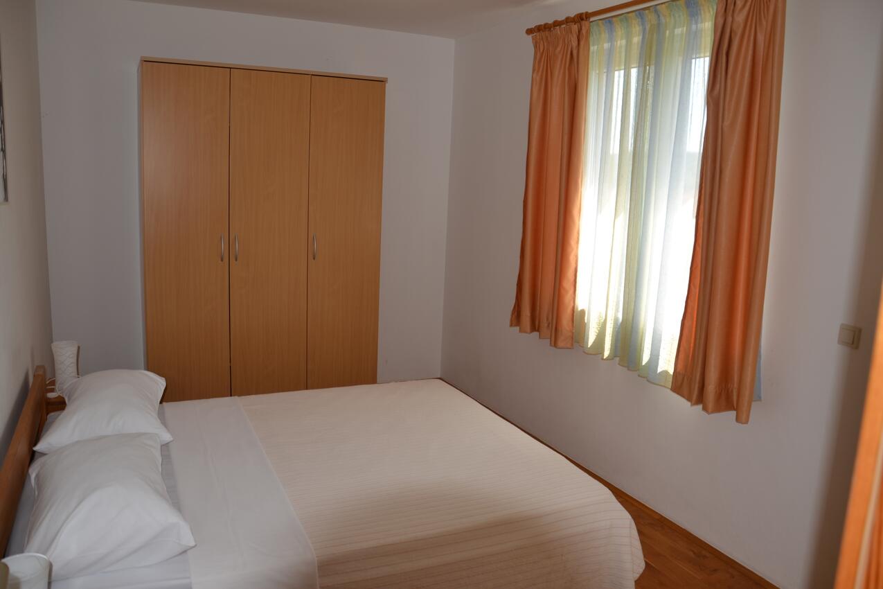 A-16509-c - Private accommodation - Family friendly apartments with a swimming pool Trogir