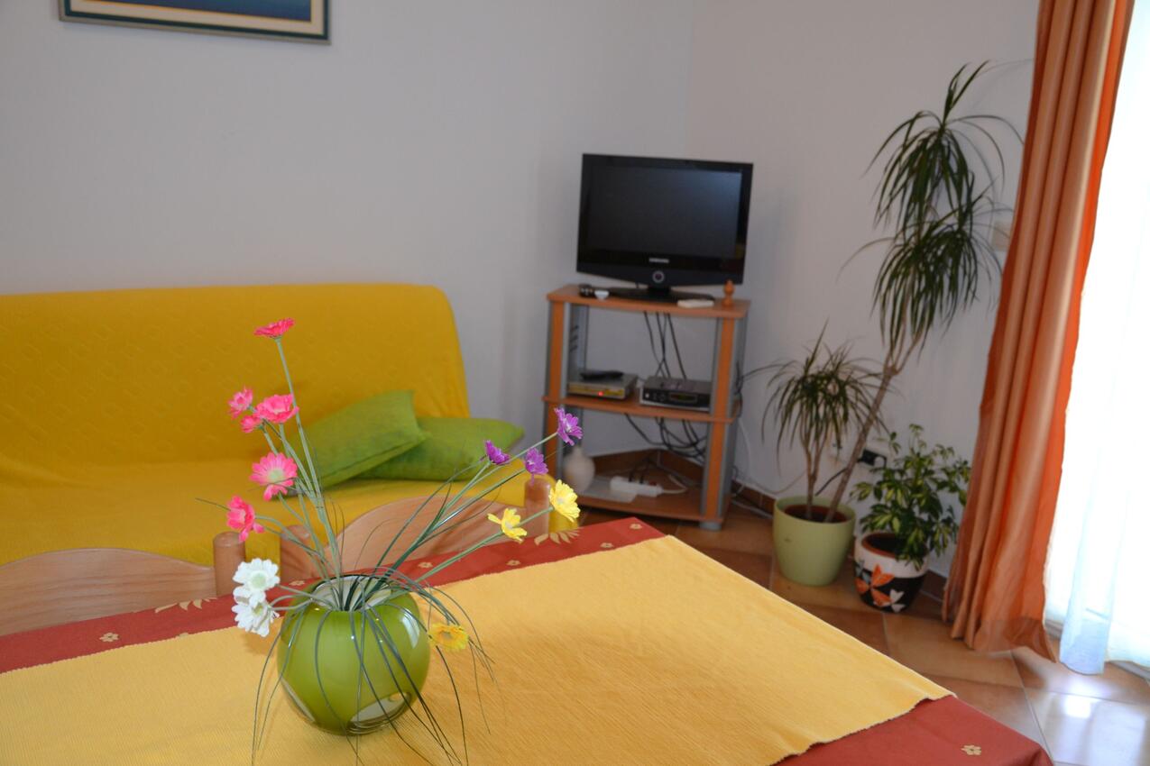 A-16509-c - Private accommodation - Family friendly apartments with a swimming pool Trogir