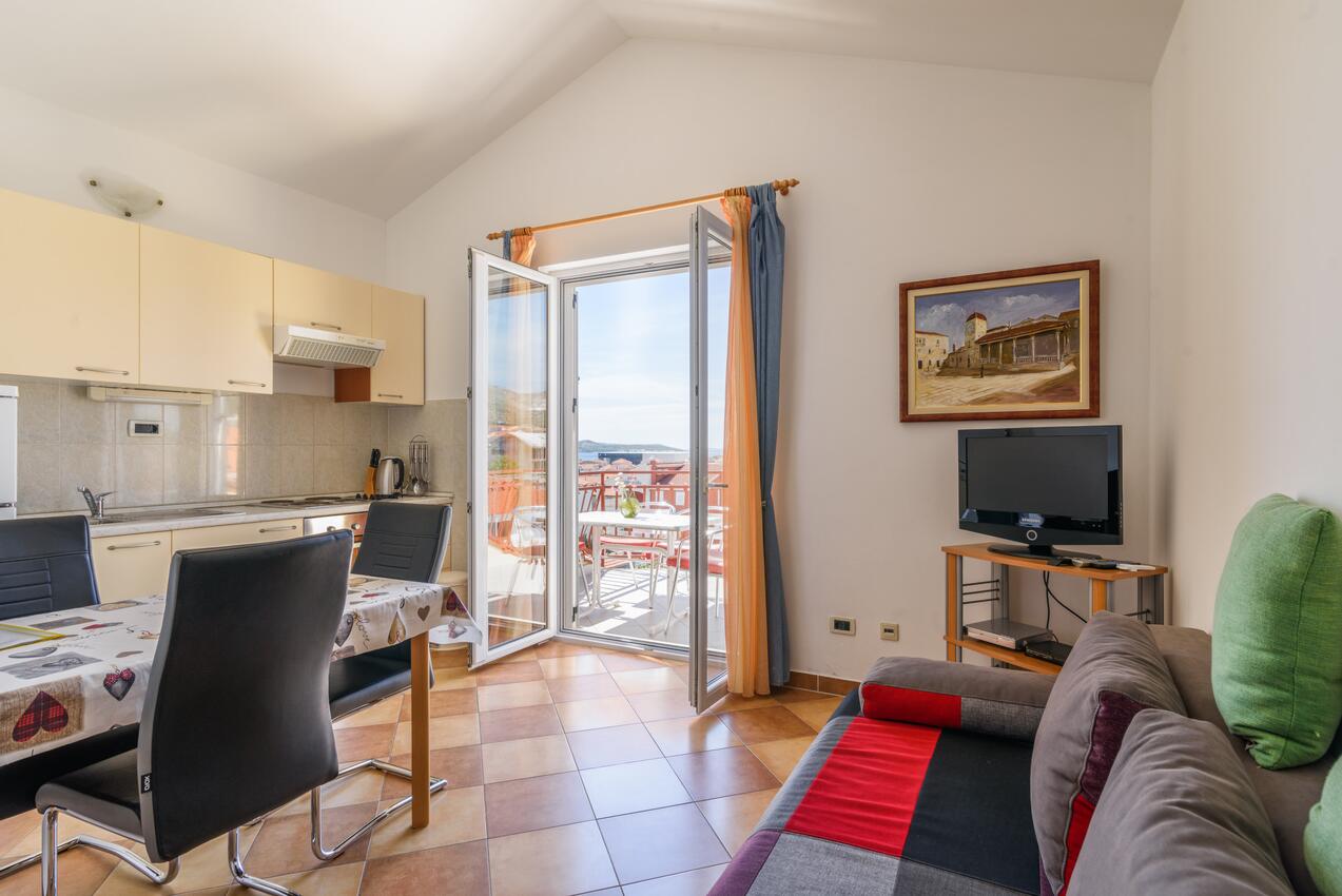 A-16509-d - Private accommodation - Family friendly apartments with a swimming pool Trogir