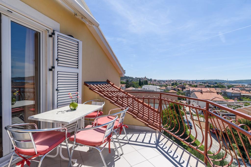 A-16509-d - Private accommodation - Family friendly apartments with a swimming pool Trogir