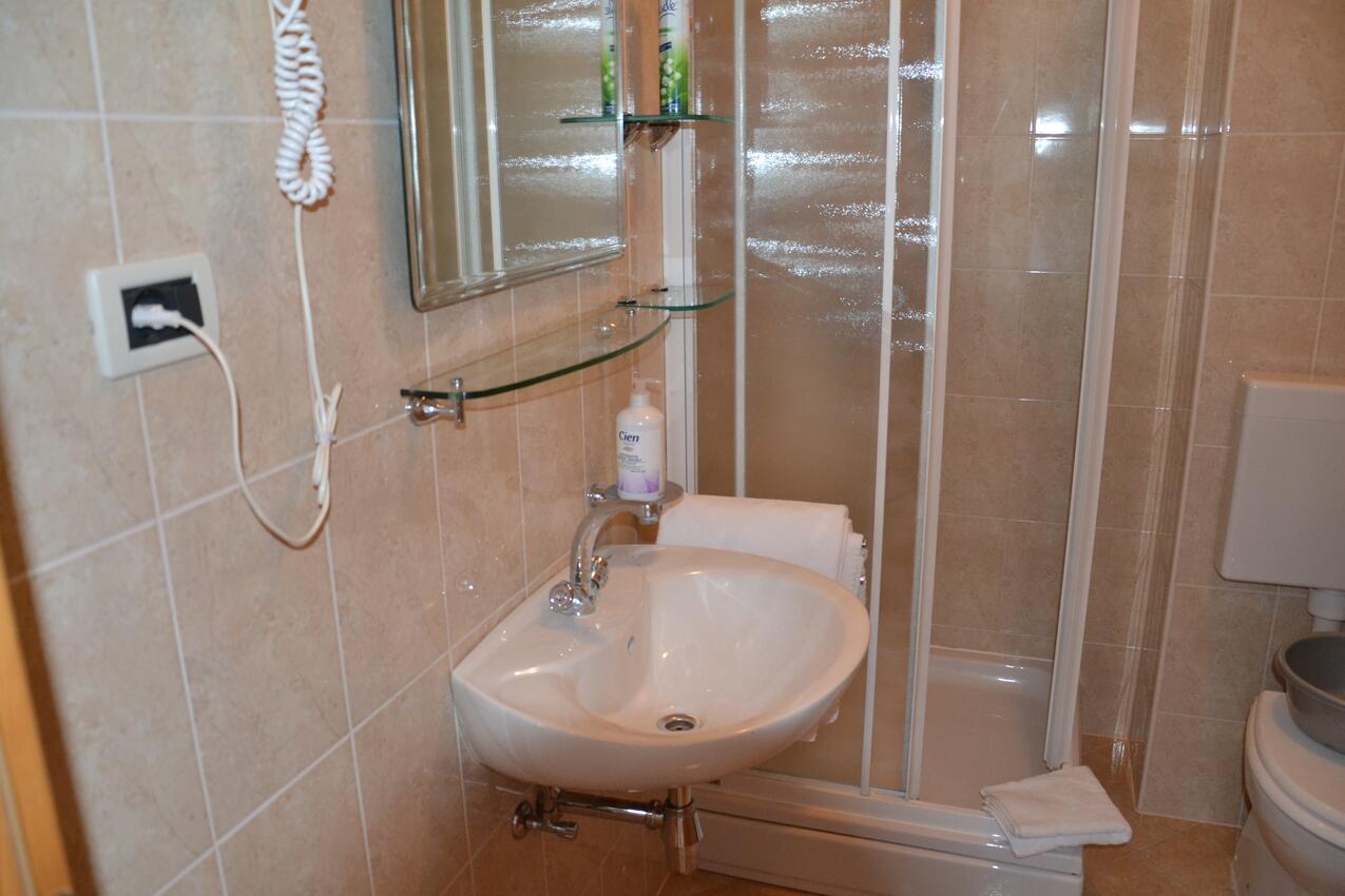 A-16509-e - Private accommodation - Family friendly apartments with a swimming pool Trogir