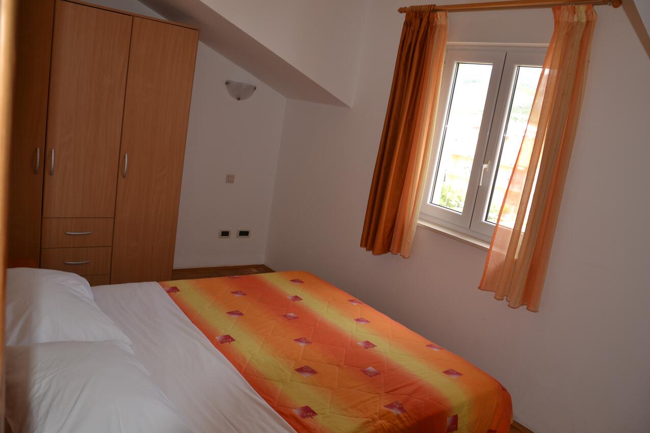 A-16509-e - Private accommodation - Family friendly apartments with a swimming pool Trogir