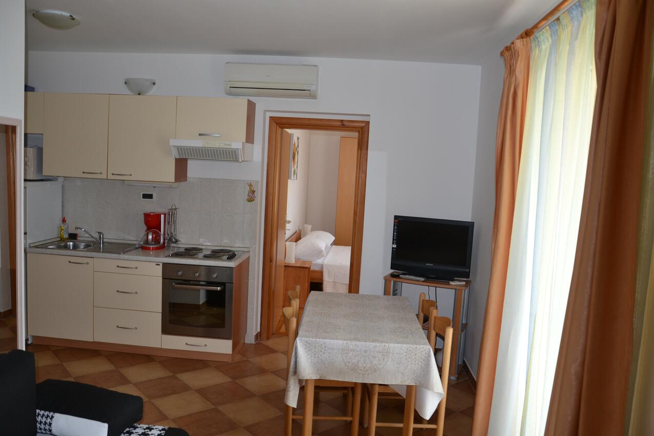 A-16509-e - Private accommodation - Family friendly apartments with a swimming pool Trogir