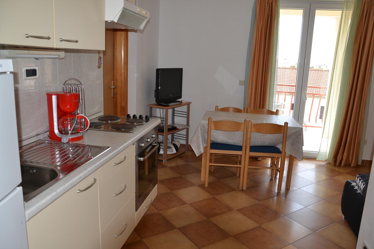 A-16509-e - Private accommodation - Family friendly apartments with a swimming pool Trogir