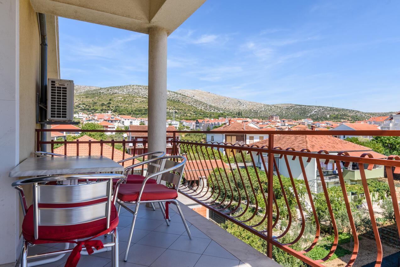 A-16509-f - Private accommodation - Family friendly apartments with a swimming pool Trogir