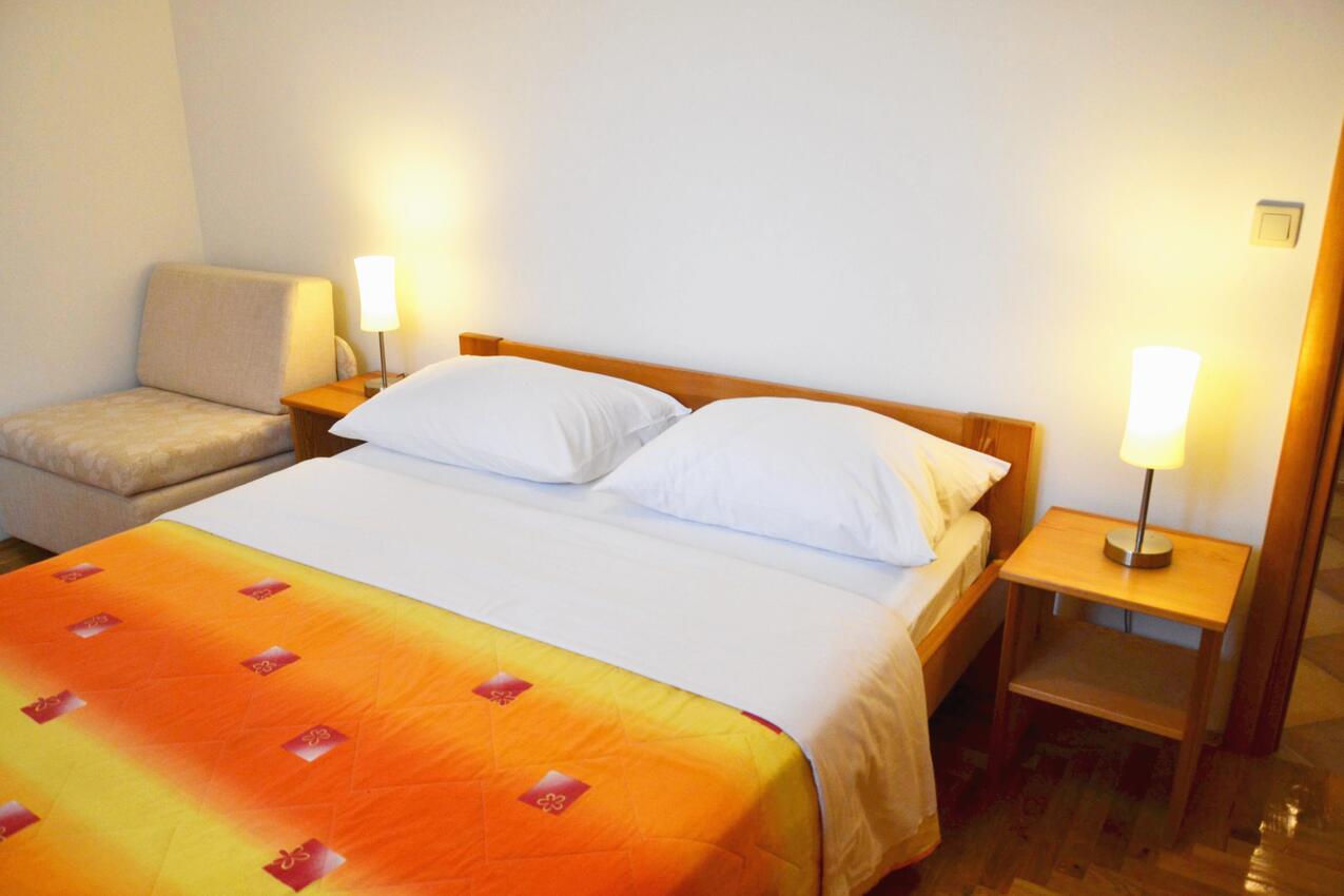 A-16509-f - Private accommodation - Family friendly apartments with a swimming pool Trogir