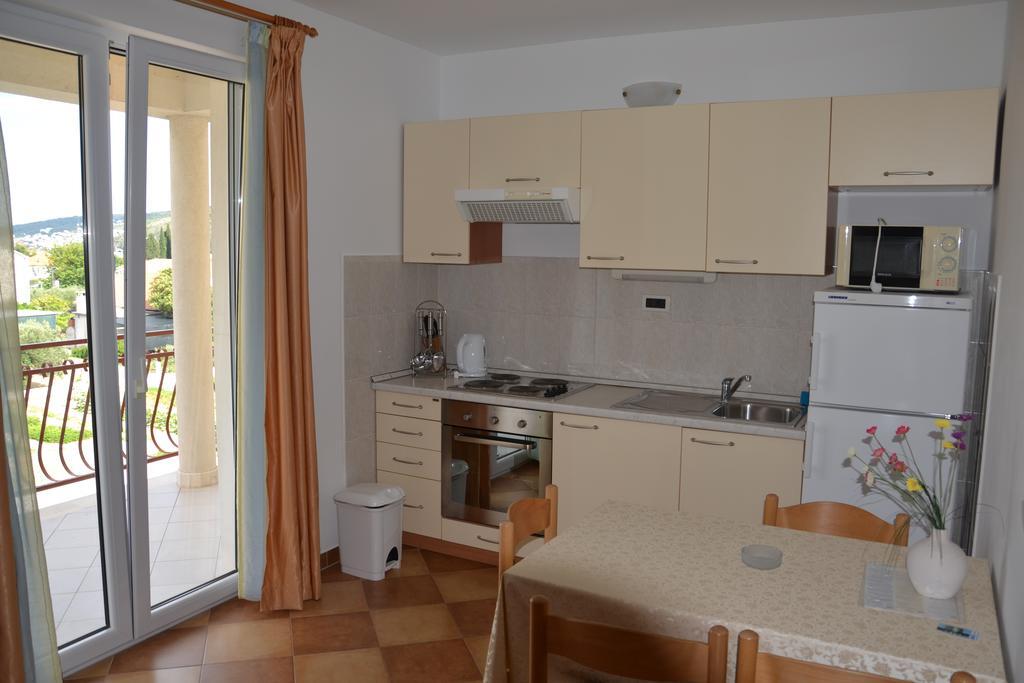 A-16509-f - Private accommodation - Family friendly apartments with a swimming pool Trogir