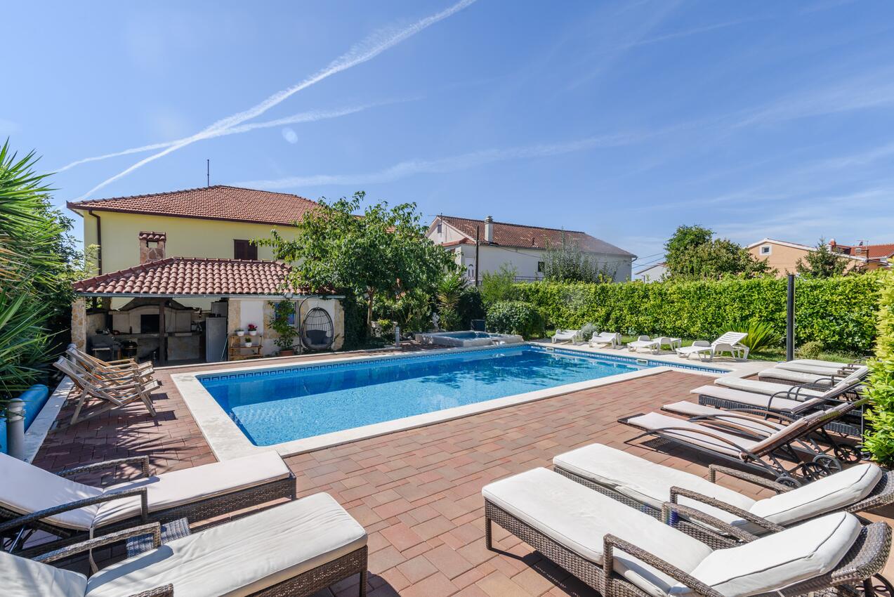 Courtyard - Family friendly apartments with a swimming pool Trogir