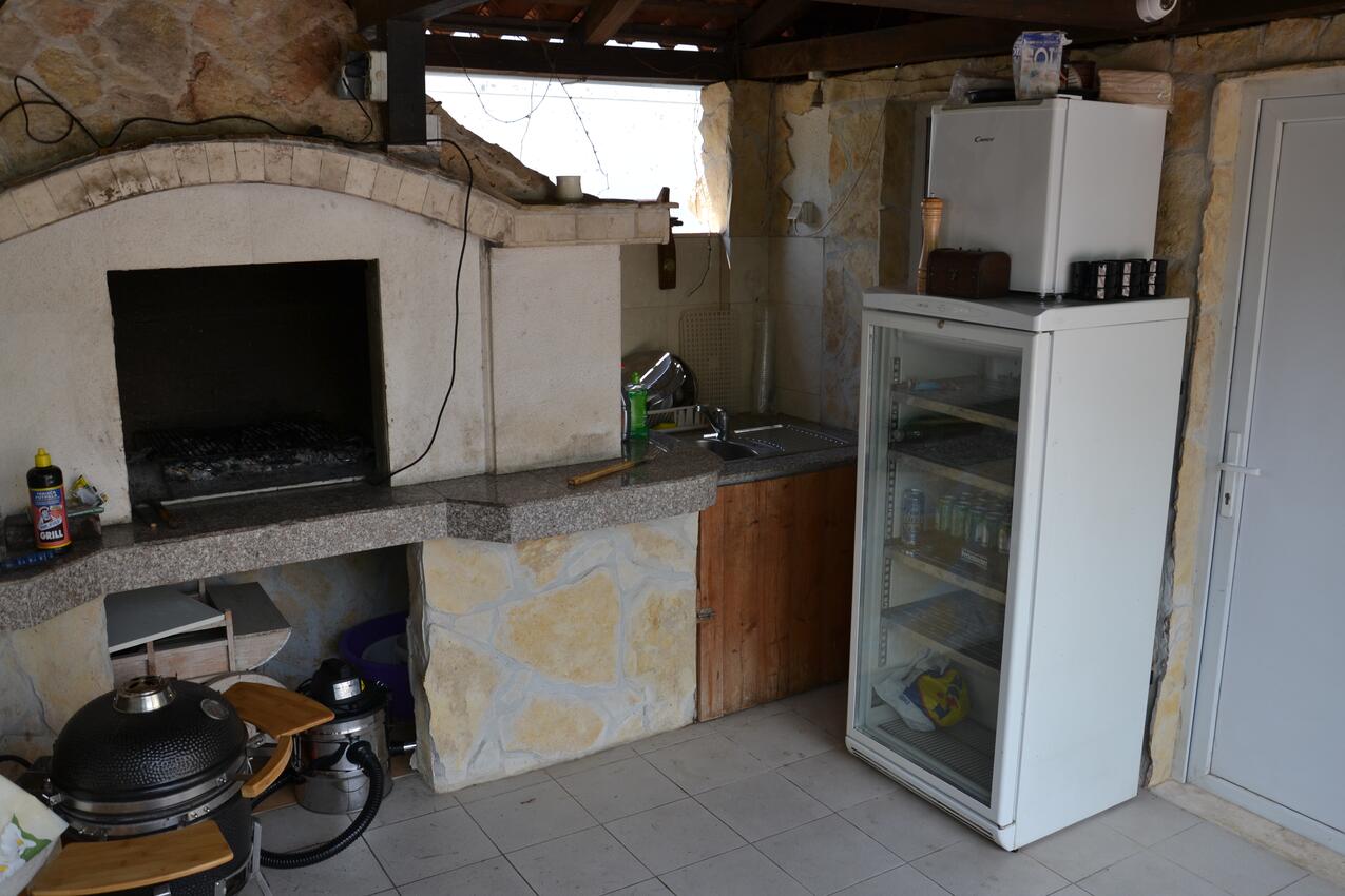 Courtyard - Family friendly apartments with a swimming pool Trogir