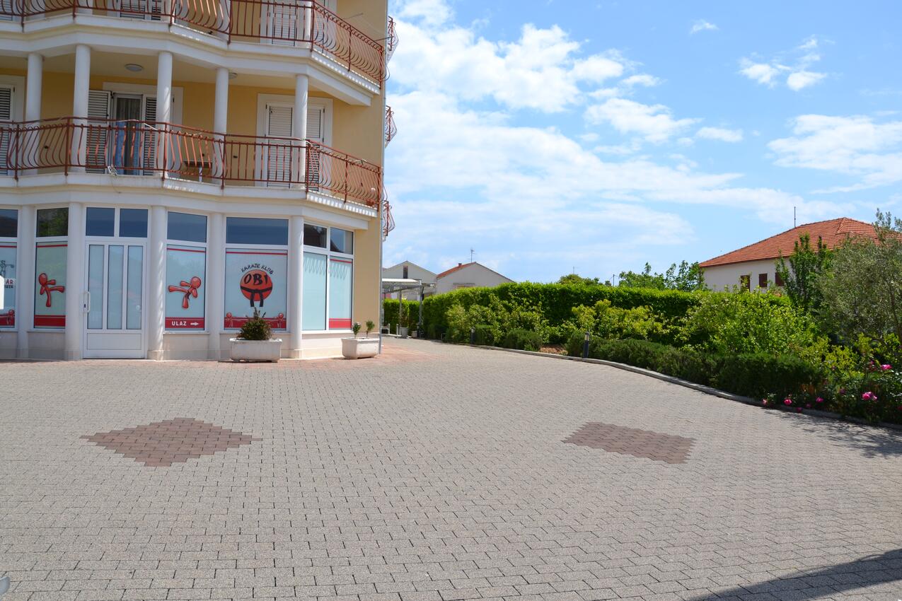 Parking lot - Family friendly apartments with a swimming pool Trogir