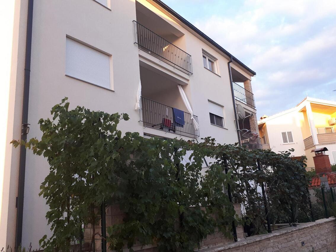 Apartments with a parking space Žaborić, Šibenik - 16510