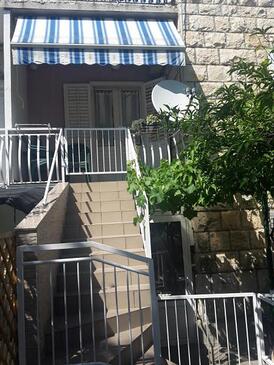 Apartments with parking space Makarska - 16521