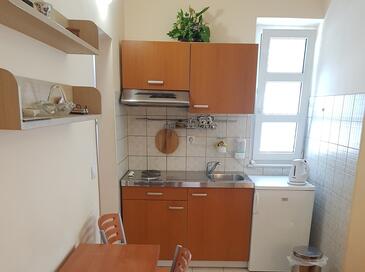 Apartments with parking space Makarska - 16521