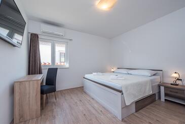 Ferienhaus mit Parkplatz Vrsi - Mulo, Zadar - 16527