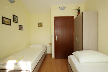 Apartmanok parkolóhellyel Mali Iz, Iz - 16535