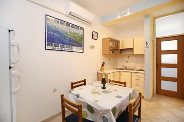 Apartments with parking space Mali Iž, Iž - 16535