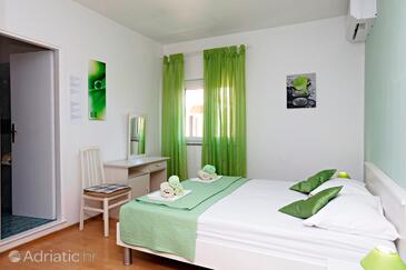 Apartments with parking space Vodice - 16543