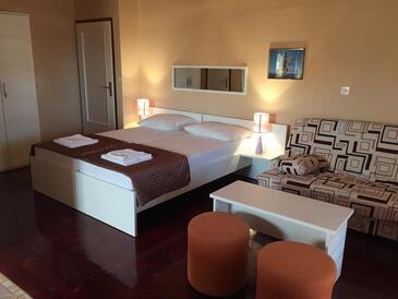 Apartmány a pokoje s parkovištěm  Biograd na Moru, Biograd - 16576