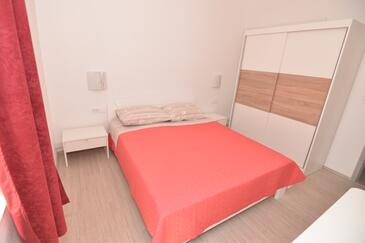 Appartamenti accanto al mare Tuconio - Tkon, Pasman - 16589