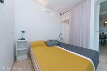 Apartments with parking space Brela, Makarska - 16596