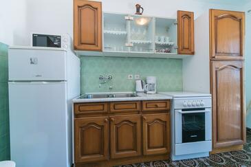 Apartments with parking space Brela, Makarska - 16603