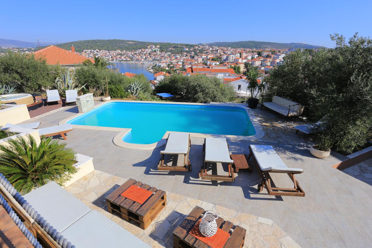 Apartmán 16608, bazén, tiché místo, pro rodiny s dětmi Kuzmića