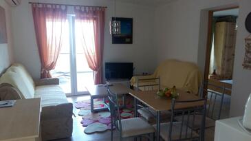 Apartments with parking space Gornji Karin (Novigrad) - 16610