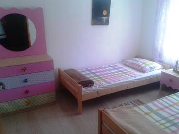 Apartments with parking space Gornji Karin, Novigrad - 16610