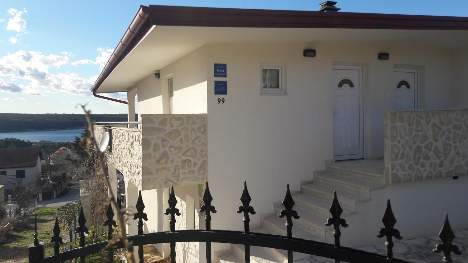 Apartments with parking spaces Gornji Karin, Novigrad - 16610