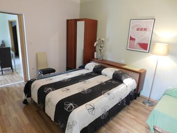 Apartments by the sea Podgora, Makarska - 16630