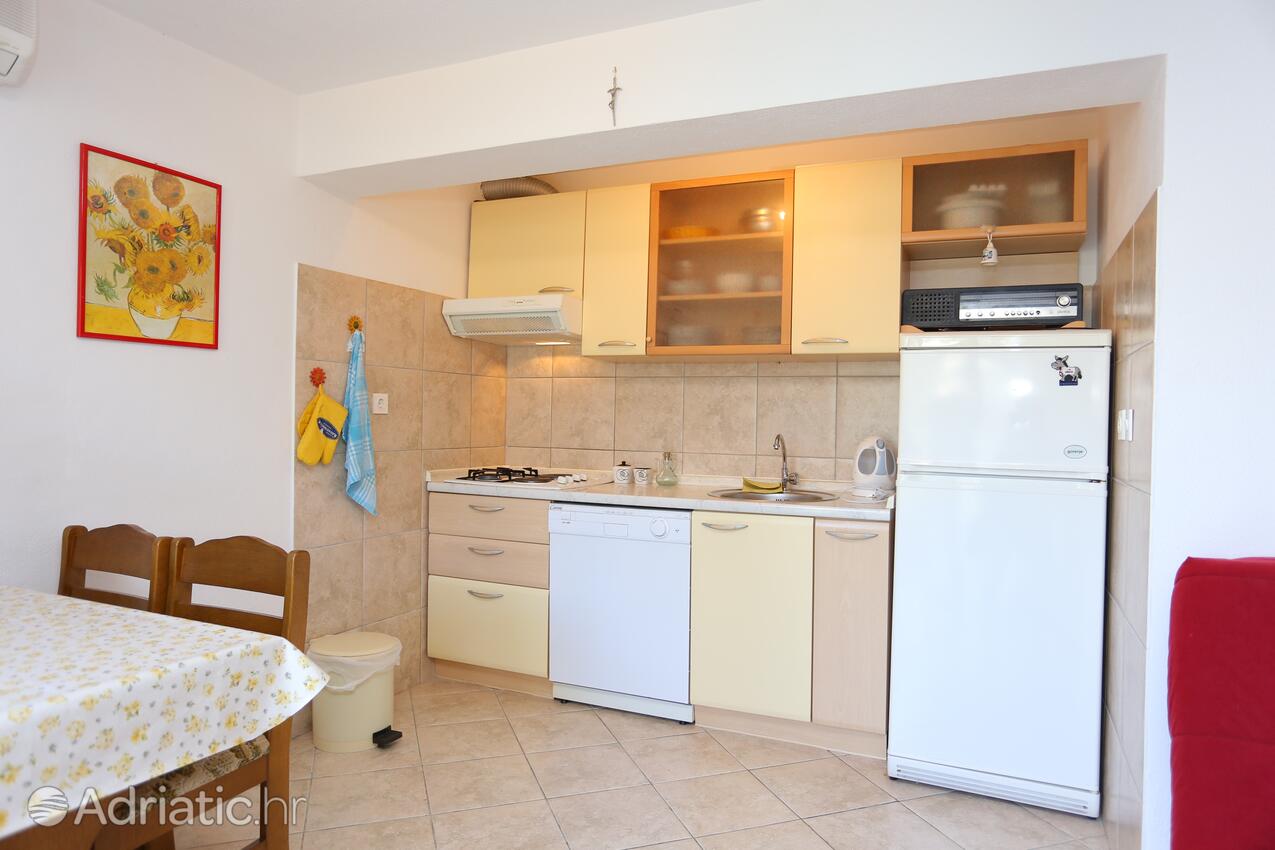 A-16653-a - Alloggi privati - Appartamenti con parcheggio San Pietro di Brazza - Supetar, Brazza - Brač