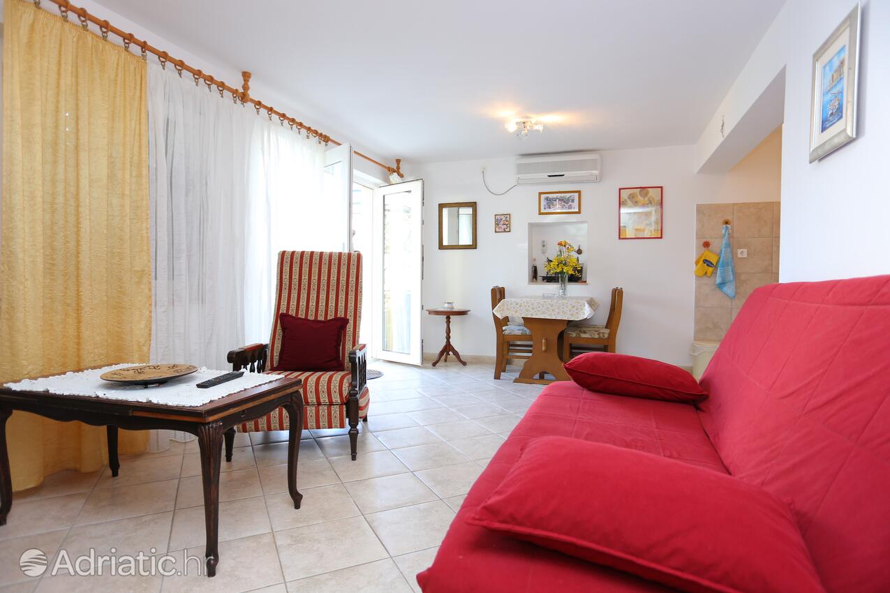 A-16653-a - Alloggi privati - Appartamenti con parcheggio San Pietro di Brazza - Supetar, Brazza - Brač