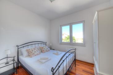 Family-friendly apartments with swimming pool Murter - 16655