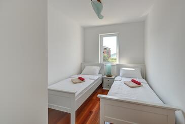 Apartmani s bazenom pogodni za obitelji s djecom Murter - 16655