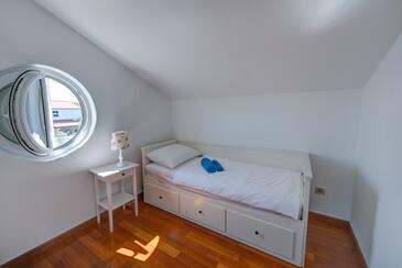 Apartamentos con piscina adecuados para familias con niños Murter - 16655