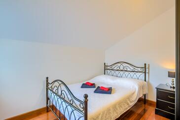 Apartmaji z bazenom za družine z otroci Murter - 16655