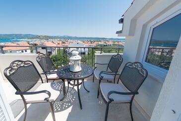 Apartmaji z bazenom za družine z otroci Murter - 16655