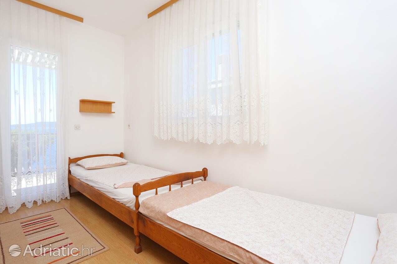 A-16657-a - Alloggi privati - Appartamenti accanto al mare Okrug Donji, Bua - Čiovo