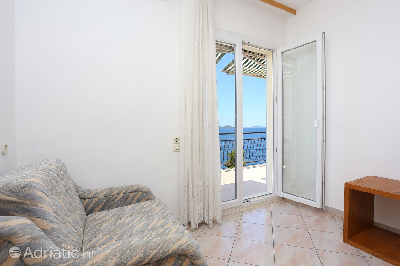 A-16657-a - Alloggi privati - Appartamenti accanto al mare Okrug Donji, Bua - Čiovo