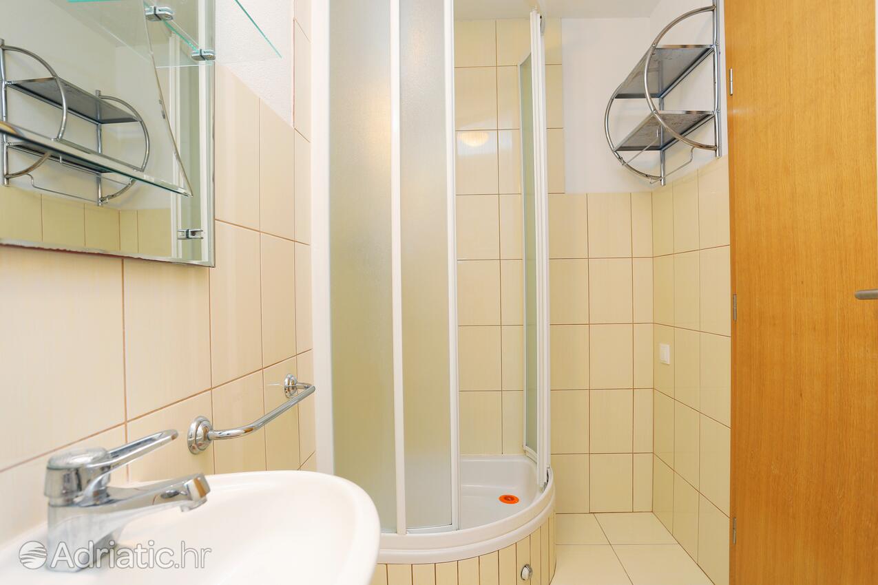 A-16657-b - Alloggi privati - Appartamenti accanto al mare Okrug Donji, Bua - Čiovo