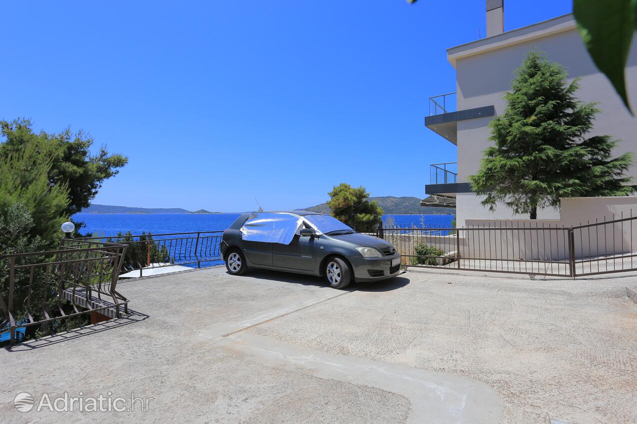 Parcheggio - Appartamenti accanto al mare Okrug Donji, Bua - Čiovo