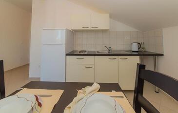 Апартаменти для сім'ї з басейном Пакоштане - Pakoštane, Біоград - Biograd - 16666