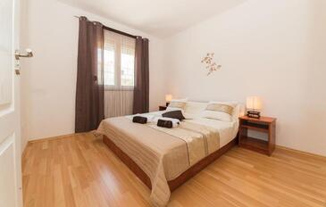 Ferienwohnungen mit Pool für Familien Pakostane, Biograd - 16666