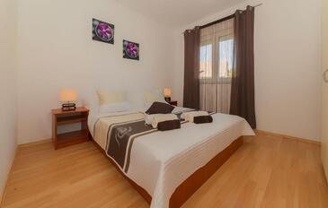 Ferienwohnungen mit Pool für Familien Pakostane, Biograd - 16666