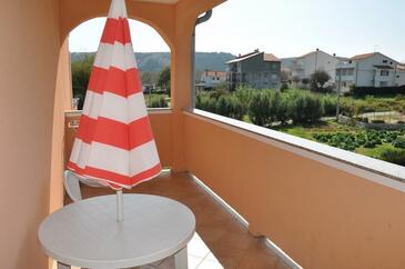 Apartments with parking space Lopar, Rab - 16680