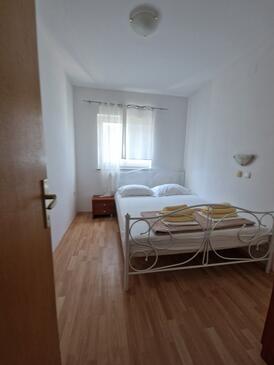 Apartments with parking space Lopar, Rab - 16680