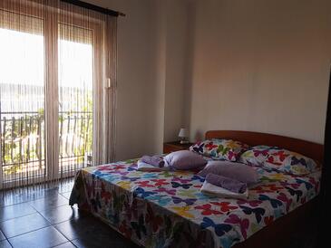 Apartmani uz more Bilice, Krka - 16689