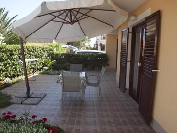 Apartments with parking space Vir - 16690